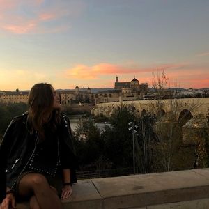 Meet your Posher, Cécile